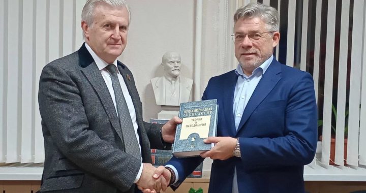 «Лучший подарок, — конечно же, книга!»